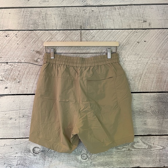 Lululemon bowline short 8” - Picture 2 of 2